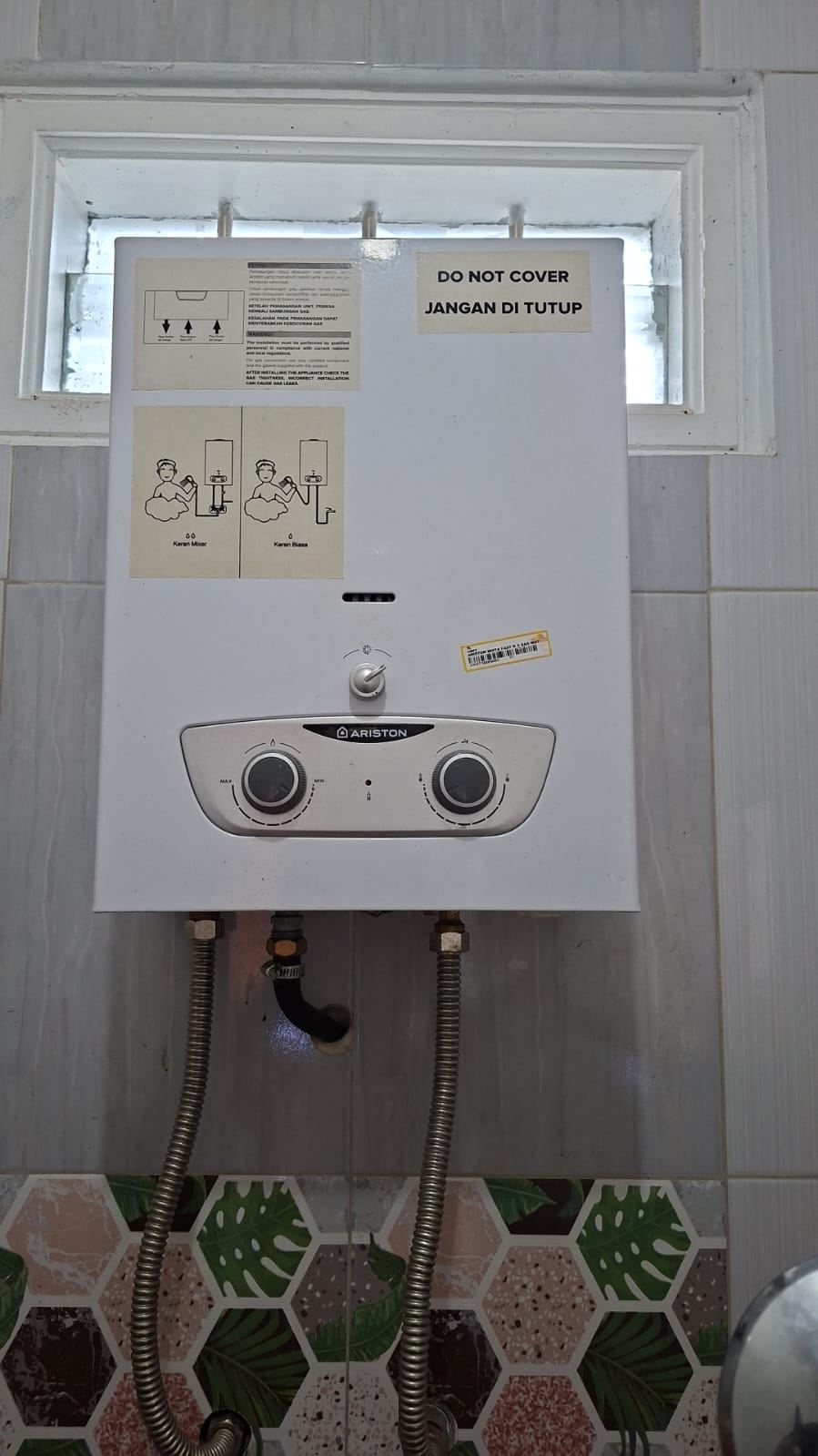 Water heater gas Ariston terpasang di dinding
