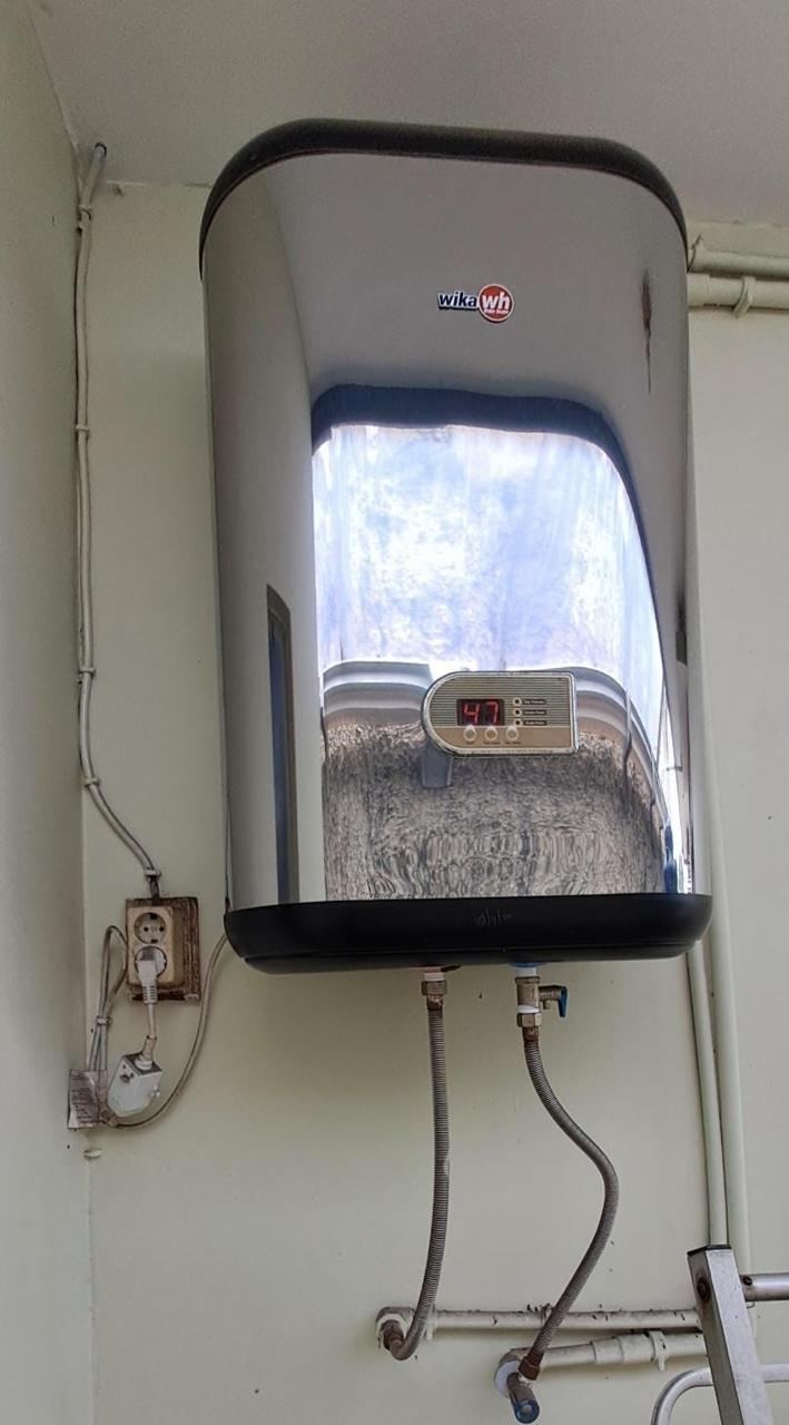 Water heater listrik Wika WH terpasang di dinding